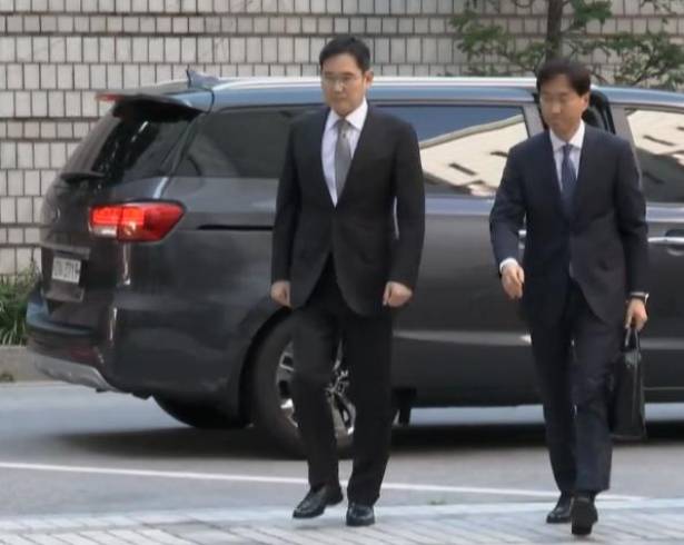 Lee Jae-yong fue sentenciado a dos años y medio de cárcel por los sobornos que pagó a la red creada en torno a la expresidenta surcoreana Park Geun-hye.