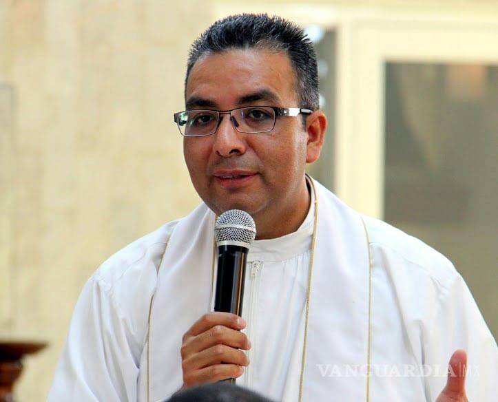 $!Rafael López, encargado de Comunicación Social de la Diócesis de Torreón, exhorta a la comunidad católica a disfrutar del dcumental.