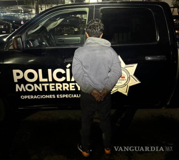 $!Tras persecución atrapan a dos menores de edad con cristal, en Monterrey
