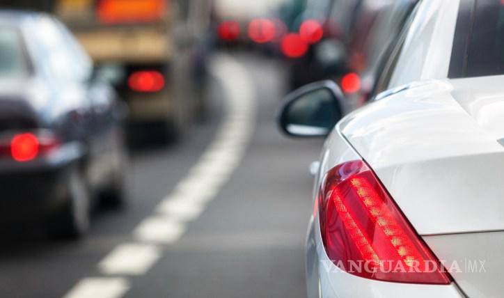 $!Aunque el reglamento de Tránsito lo marca, numerosos conductores no encienden sus direccionales.