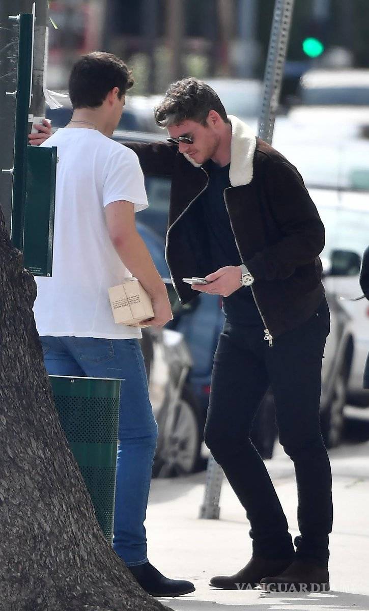 $!¡Nueva pareja en Hollywood! Brandon Flynn y Richard Madden están saliendo