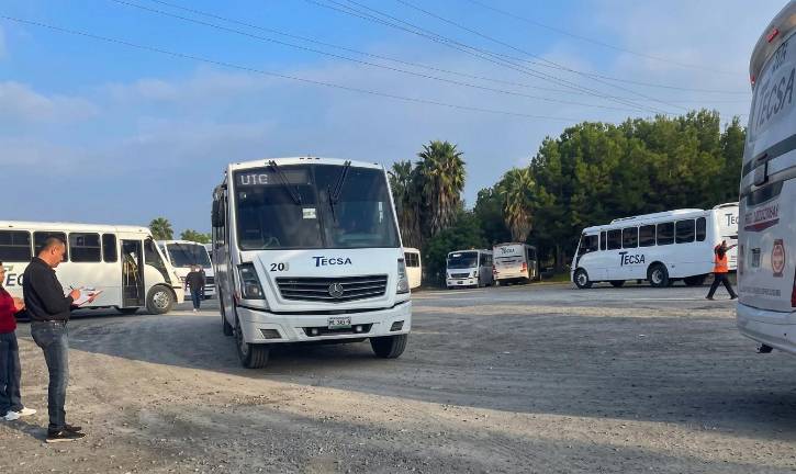 Las unidades de la nueva empresa operadora ya se encontraban en el campus desde las 7:40 horas para reanudar el traslado de los usuarios.
