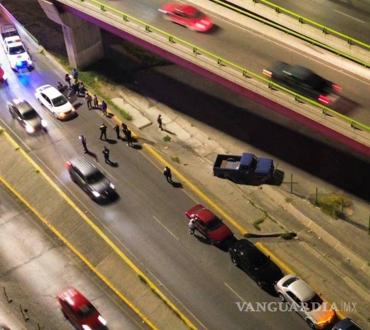 $!Elementos de Tránsito Municipal abanderaron la zona para evitar más percances.