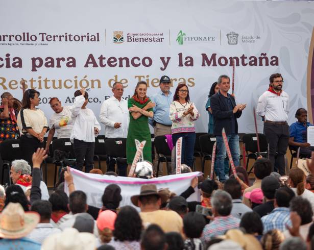 La Mandataria encabezó la presentación del Plan de Justicia para Atención y la Montaña. Segunda Restitución de Tierras, en San Salvador Atenco, Estado de México. FOTO: Cuartoscuro