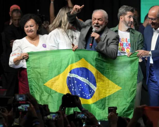 “Muchísimas gracias, querida presidenta Claudia Sheinbaum. Fue un placer recibir su llamada telefónica en el día de hoy”, publicó Lula en su cuenta de X.