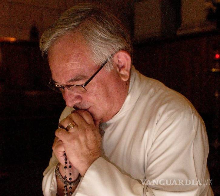 Internan al Padre Manuel Pachicano en hospital de Saltillo por complicaciones de COVID-19