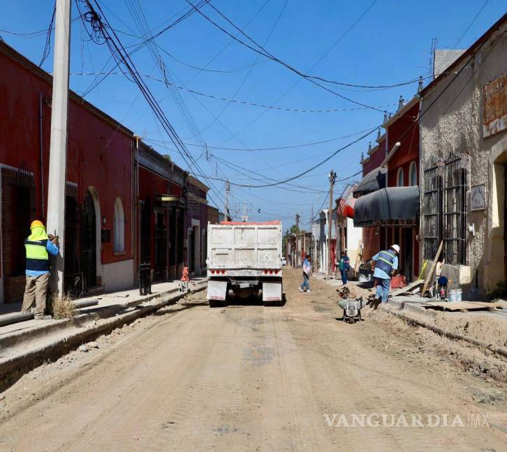 $!Todavía se realizan los trabajos de nivelación de terracerías en la vialidad.