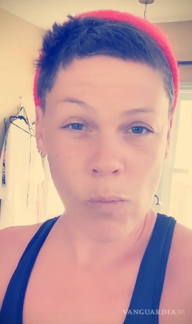 $!Coronavirus: Por cuarentena famosos cortan y tiñen su propio cabello por falta de peluqueros