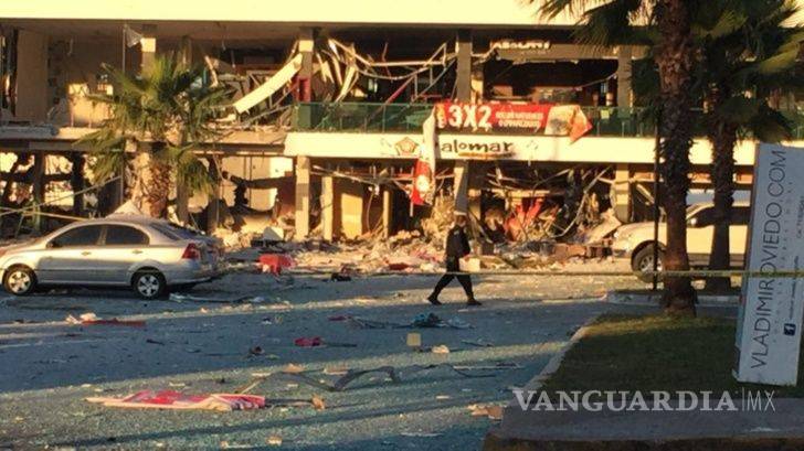 $!Pánico en Culiacán por explosión en plaza comercial
