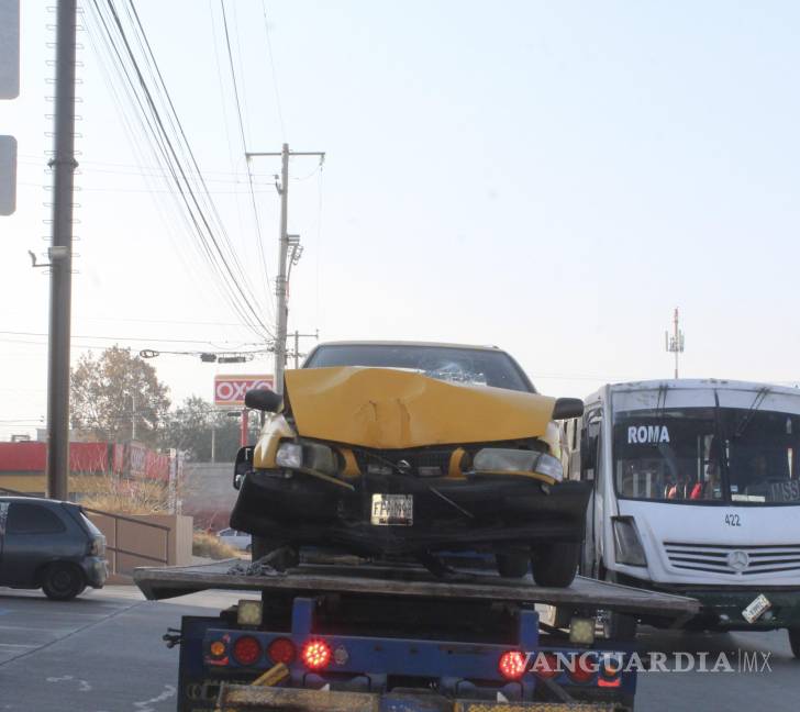 Sujeto roba auto y lo choca contra un poste, en Saltillo
