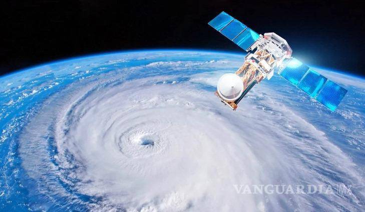 $!Especialistas del SMN mantienen vigilancia permanente sobre el fenómeno 90-E en el océano Pacífico.