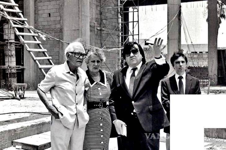 $!MARCO en plena obra. Rufino Tamayo, Márgara Garza Sada de Fernández, Diego Sada y atrás de ellos, Fernando Treviño, primer director del museo.