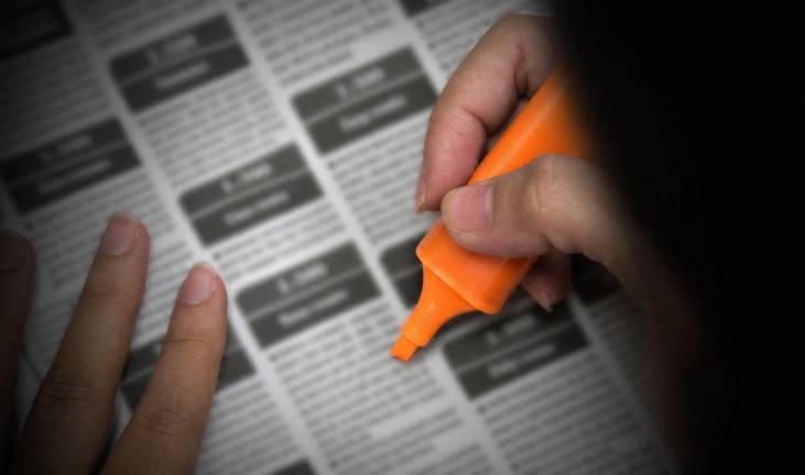 Las víctimas son contactadas con promesas de empleo inmediato, altos sueldos y traslados fuera de su entorno.