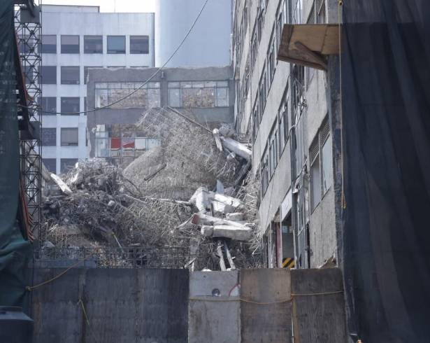 Tres trabajadores murieron y uno más resultó hospitalizado tras el colapso de un edificio en San Antonio Abad, en la colonia Tránsito de la Ciudad de México.