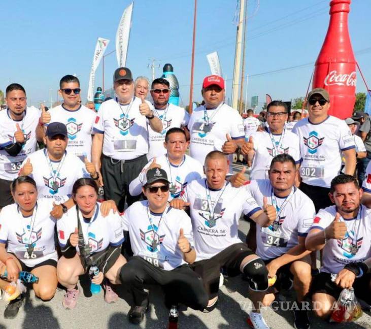 $!Autoridades municipales convivieron con elementos policiacos.