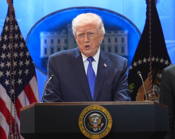 El presidente de Estados Unidos, Donald Trump, anunció un nuevo arancel general del 10%, luego que la Corte Suprema anuló sus aranceles globales este viernes.