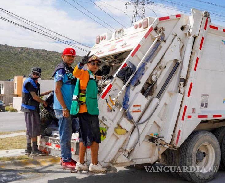 $!Además de los panteones, se realizaron labores de retiro de escombro en la colonia Manantiales del Valle y limpieza general en la Plaza Pistaches.
