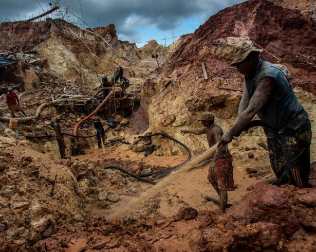 La nueva ley busca formalizar la industria y atraer inversiones en un sector marcado por la minería ilegal y los desafíos ambientales.