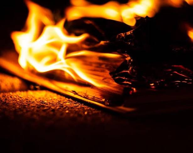 Las empresas de IA destruyen libros antiguos para entrenar a sus modelos