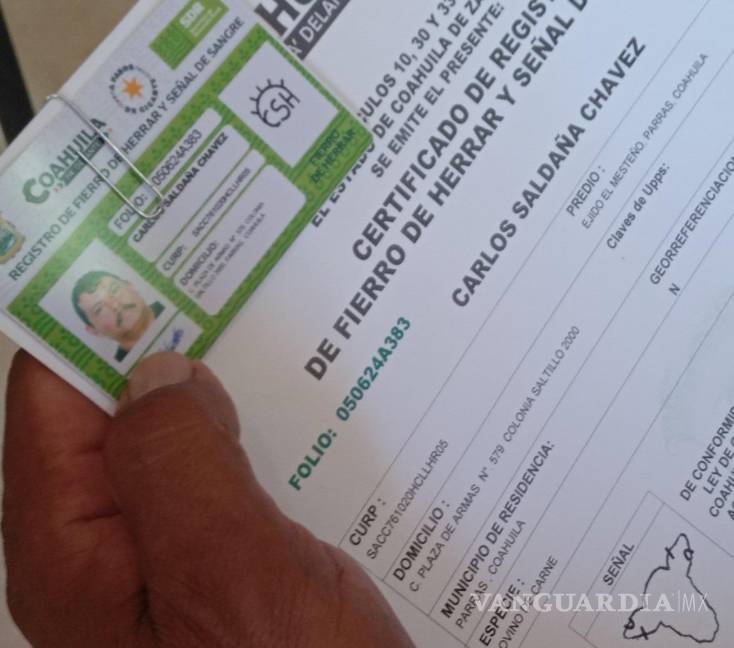 $!Ganaderos de Parras recibieron sus registros de fierro para asegurar la correcta identificación de su ganado.