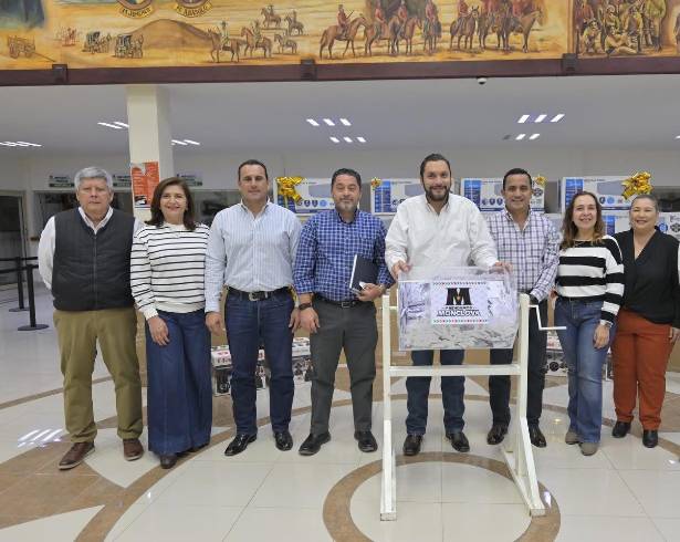 El alcalde Carlos Villarreal encabezó el sorteo y agradeció la confianza de las familias monclovenses.