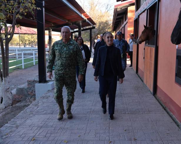La Presidenta compartió imágenes del recorrido y señaló que la visita tuvo como objetivo reconocer el papel del Ejército Mexicano en labores de seguridad pública.