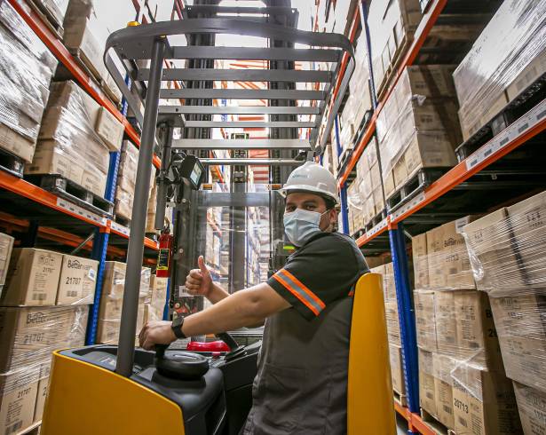 Se espera una mejora gradual del empleo formal, la cual seguiría siendo limitada mientras persistan bajos niveles de inversión productiva y una creación de empleo reducida. FOTO: