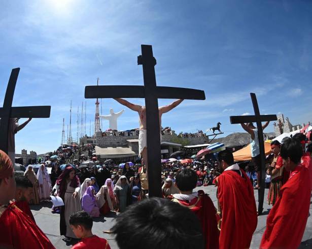 El Via crucis en el Cristo de las Noas, uno de los eventos más concurridos del norte del País, convoca a miles de fieles, algunos de otros estados del País.