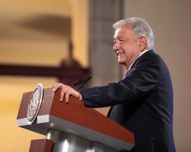 López Obrador afirma que debe existir la pluralidad de ideas, pero sin llegar a los extremos | Foto: Especial