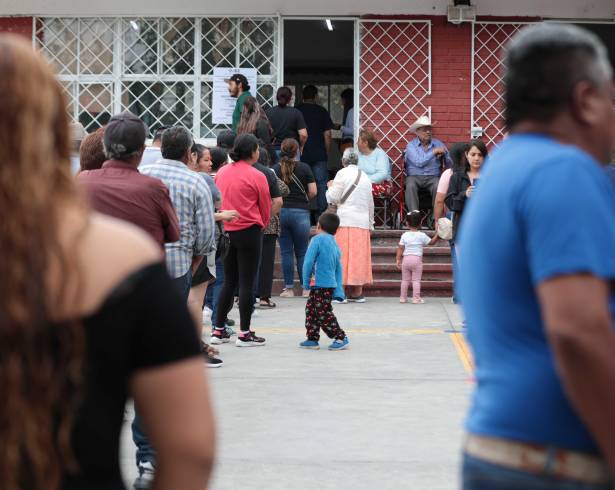 La asistencia a las urnas fue constante durante toda la jornada electoral, con una notable presencia de mujeres y adultos mayores desde las primeras horas.