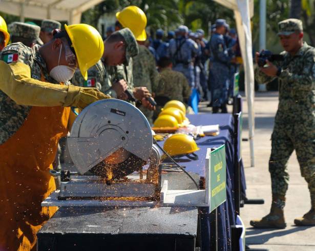 Mientras México restringe la compra legal a través de un modelo centralizado y militarizado, la disponibilidad en Estados Unidos mantiene un flujo constante.