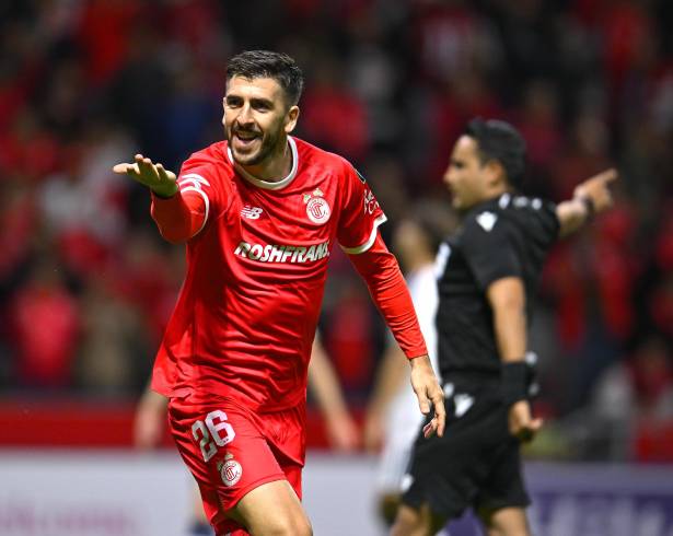 Paulinho firmó una noche redonda en el Nemesio Diez con triplete incluido para encaminar a Toluca en la serie ante LA Galaxy.