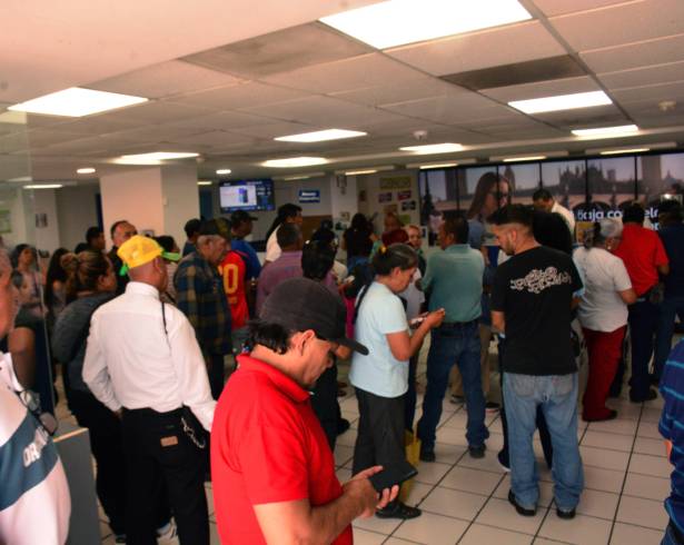 Algunos usuarios tardaron hasta dos horas y media en completar el trámite de registro de sus líneas.