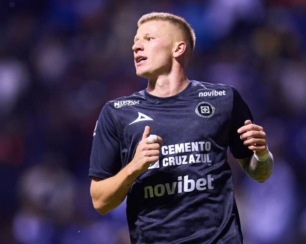 Mateusz Bogusz no se presentó a las prácticas de Cruz Azul en La Noria, lo que llevó al club a iniciar una investigación interna por su ausencia sin permiso.