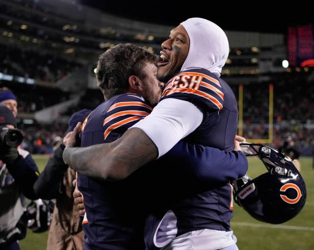 Caleb Williams lanzó el pase del triunfo a DJ Moore en Tiempo Extra, dando a los Bears de Chicago una victoria clave rumbo al título del Norte de la NFC.