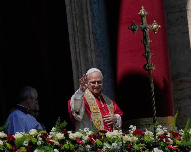León XIV, el primer papa nacido en Estados Unidos, enfatizó el mensaje de esperanza de la Pascua como una celebración de la resurrección de Jesús tras ser crucificado, tanto en la bendición como en su homilía.