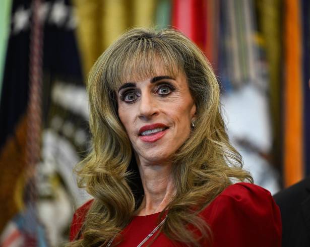 La empresaria estadounidense considerada como una de las más ricas y con influencia en la presidencia de Estados Unidos, Susan Dell (de 62 años) llamó la atención al volverse viral en redes sociales.