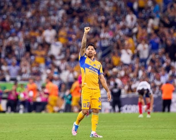 Javier Aquino es uno de los referentes históricos de Tigres y la directiva busca renovarlo para el Clausura 2026.