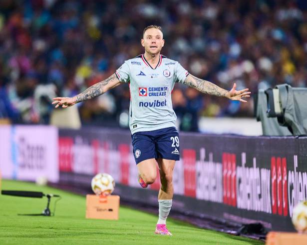 Carlos Rotondi marcó en el tiempo agregado el gol que le dio el campeonato a Cruz Azul.