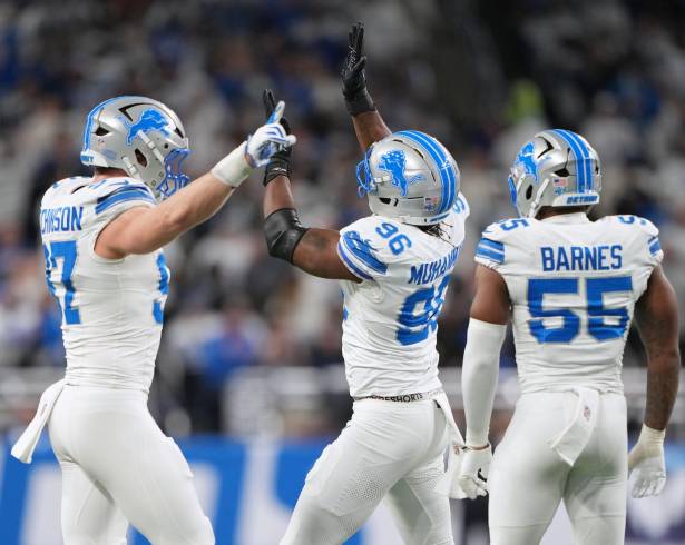 Al-Quadin Muhammad derribó a Dak Prescott en una de sus tres capturas de la noche.