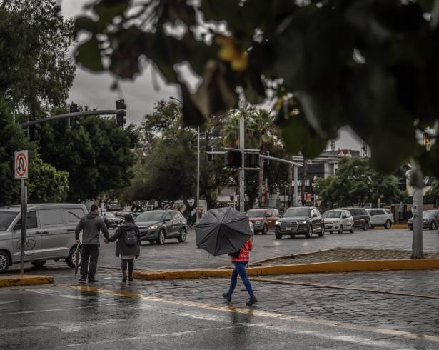 El SMN alertó por lluvias intensas, rachas de viento y contrastes térmicos este sábado 13 de diciembre de 2025, debido al frente frío 21 y canales de baja presión en varias regiones del país