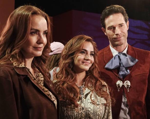 Familia. La actriz destacó la química que logró con Sebastián Rulli y Ela Velden, así como el ambiente de compañerismo que predominó durante las grabaciones de ‘Mi Rival’.