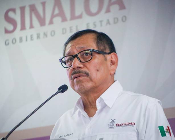Gerardo Merida Sánchez, es secretario de Seguridad de Sinaloa, está bajo custodia de Estados Unidos, él era señalado junto con el gobernador con licencia Rubén Rocha Moya de tener vinculos con Los Chapitos.