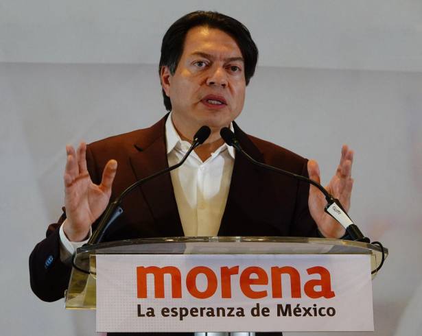 Mario Delgado, dirigente de Morena, encabezó la conferencia donde se sortearon los erfiles que integrarán sus candidaturas a diputados federales y senadores por la vía plurinominal.