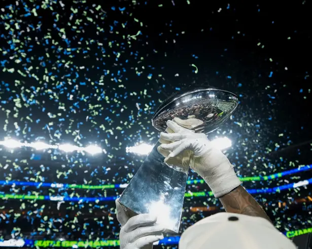 Los 32 equipos de la NFL usaron redes sociales para convertir la revelación del calendario 2026 en una competencia de creatividad, humor y cultura pop.