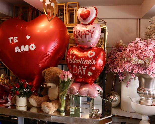 Restaurantes, florerías y bares encabezaron el repunte de ventas, impulsado por la coincidencia de la fecha con quincena y fin de semana.