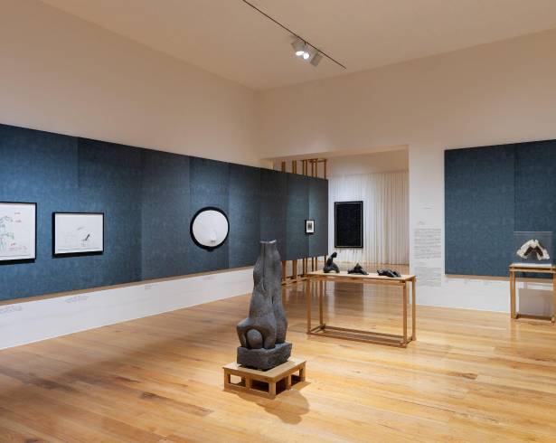 La exposición “Constelaciones y Derivas: arte de América Latina desde la colección FEMSA”, fue inaugurada recientemente en el espacio cultural