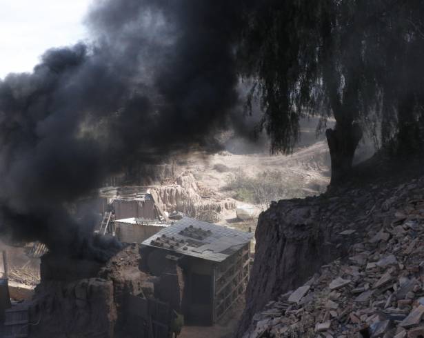 De acuerdo con la Secretaría de Medio Ambiente de Coahuila, los hornos de las ladrilleras están soltando partículas diminutas que se van directo a los pulmones.