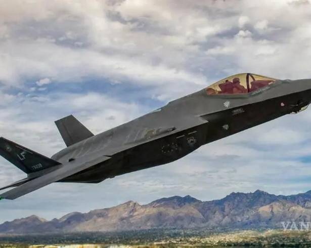 La Administración Federal de Aviación advirtió en dos ocasiones a las aerolíneas estadounidenses que “tengan precaución” al volar sobre México y partes de América Central y del Sur debido a la actividad militar.