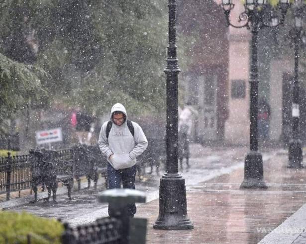 El Servicio Meteorológico Nacional prevé contrastes extremos este martes, con lluvias intensas en el sureste y ambiente gélido con heladas en el norte del país, en plena antesala de las celebraciones navideñas